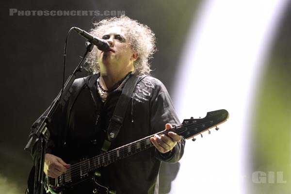 THE CURE - 2016-11-15 - PARIS - Accor Arena - Robert James Smith